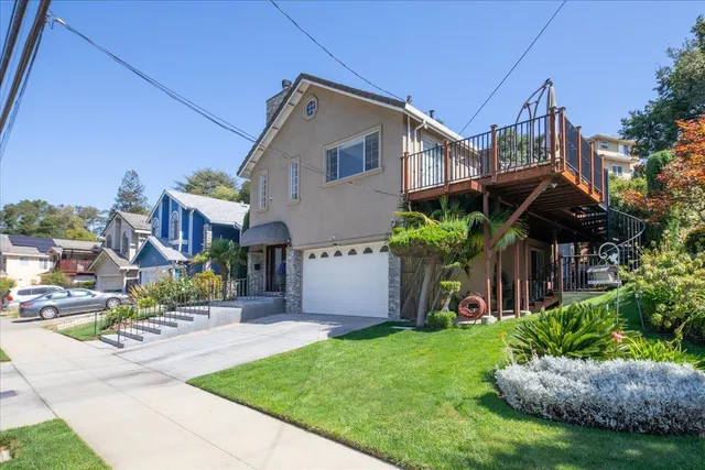a view of a house with a yard and plants