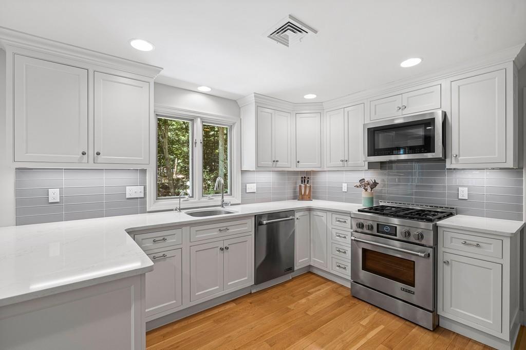 29 Yorkshire Road Dover, MA 02030 - Photo 8 of 24 Gallery Image 8