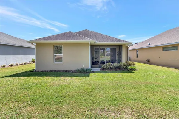a front view of house with yard and garage