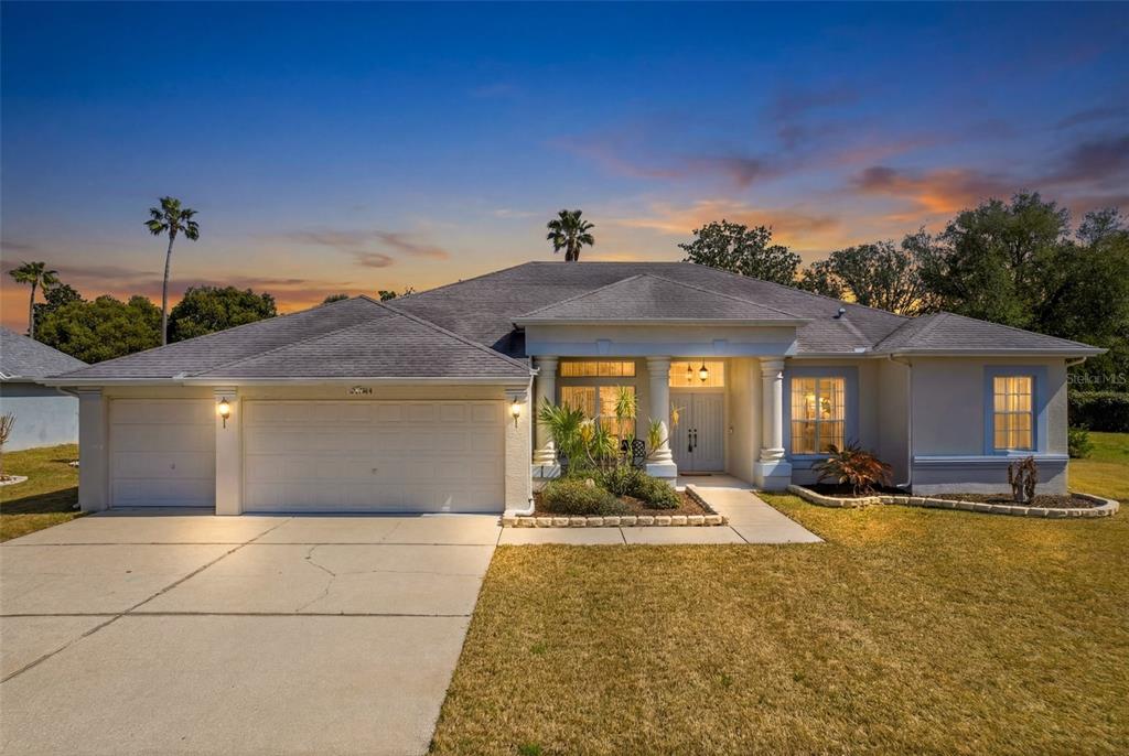 a view of a house with a yard