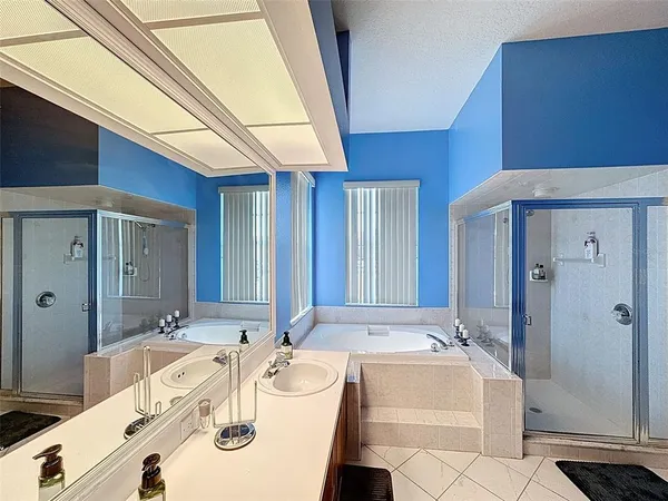 a en suite bathroom with a double vanity sink and a large mirror