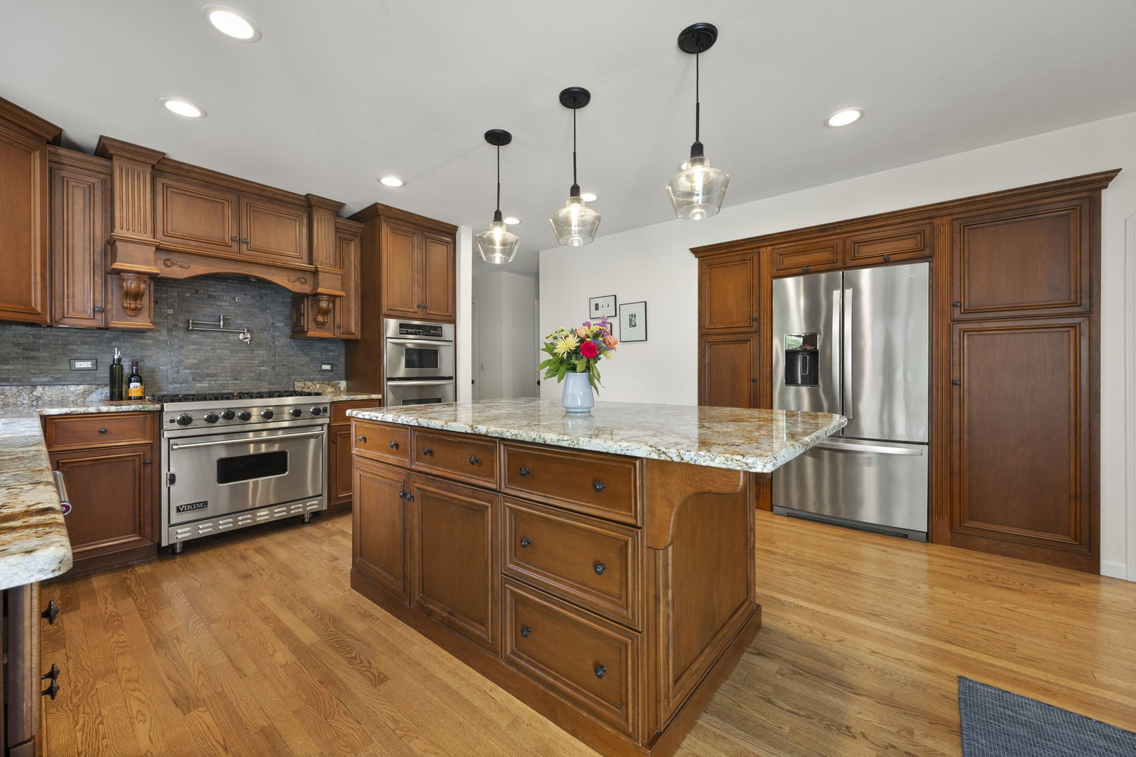 1007 Book Court Naperville, IL 60540 - Photo 5 of 38