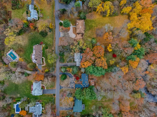 $1,249,000 | 55 Sunny Reach Drive, West Hartford, CT 06117