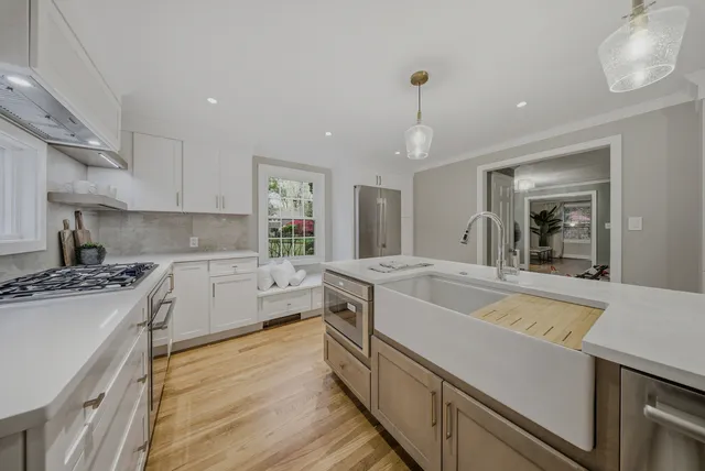 $1,249,000 | 55 Sunny Reach Drive, West Hartford, CT 06117