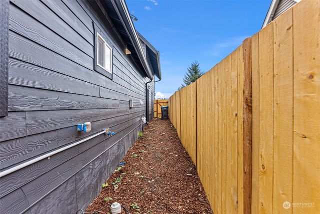 $302,000 | 1010 9th Street, Bremerton, WA 98337