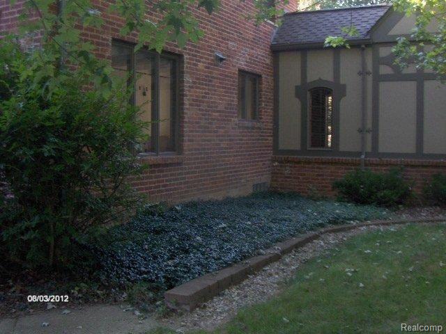 6340 North Rochester Road Rochester, MI 48306 - Photo 9 of 25 Picture 031.jpg