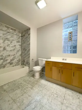 $2,600 | 1927 North Wolcott Avenue, Unit 1R, Chicago, IL 60622