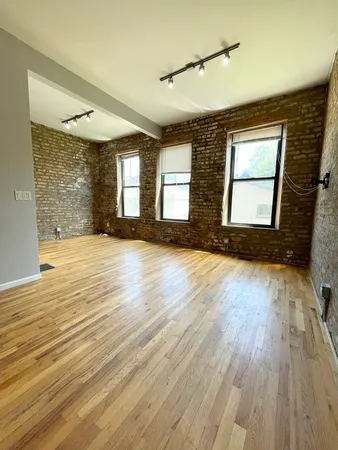 $2,600 | 1927 North Wolcott Avenue, Unit 1R, Chicago, IL 60622