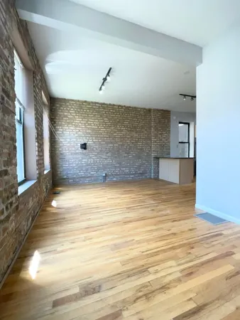$2,600 | 1927 North Wolcott Avenue, Unit 1R, Chicago, IL 60622