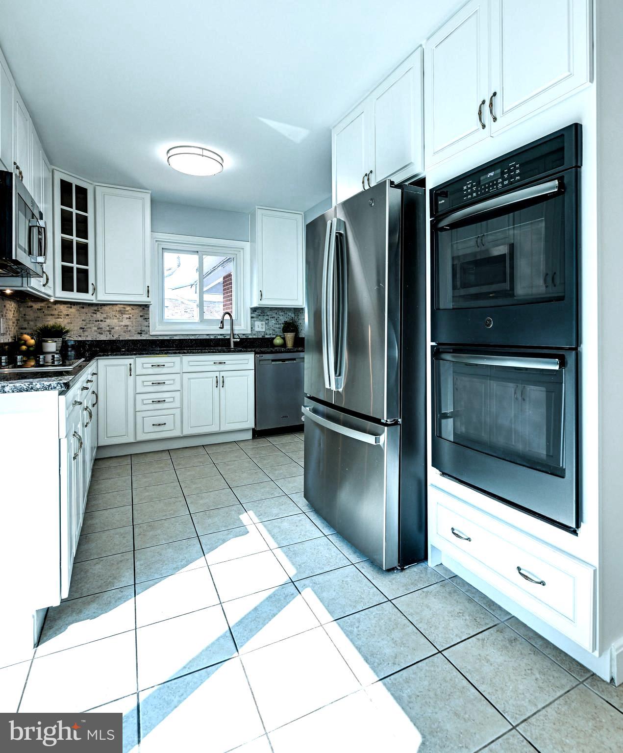 11828 Smoketree Road Potomac, MD 20854 - Photo 11 of 29 Two wall ovens