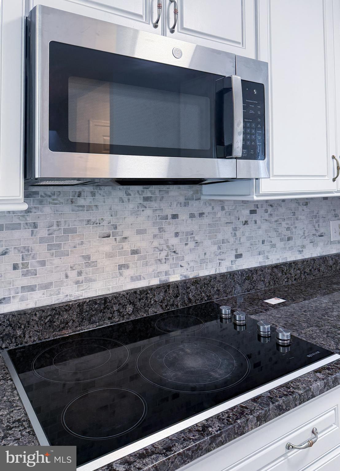 11828 Smoketree Road Potomac, MD 20854 - Photo 12 of 29 Plus a microwave