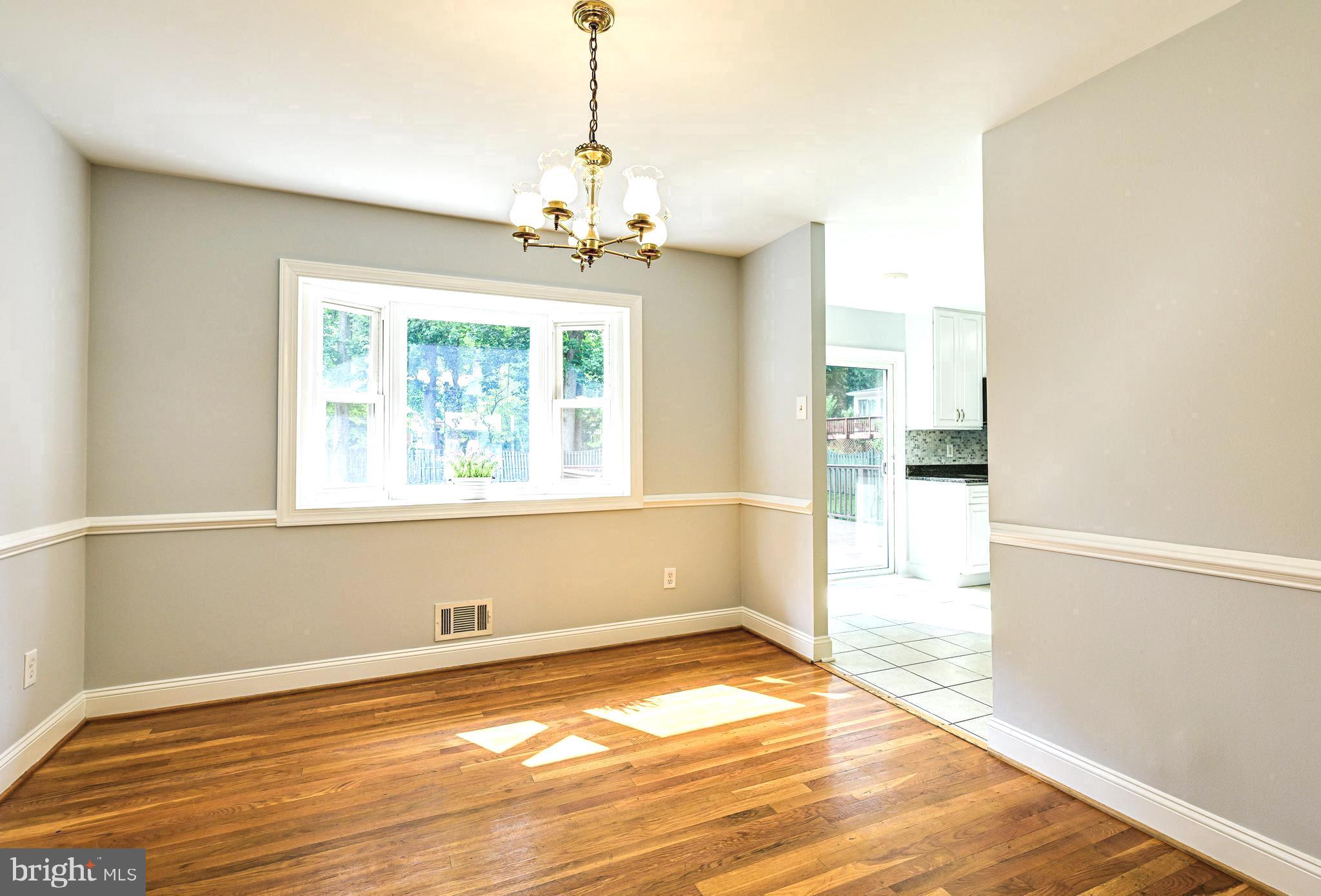 11828 Smoketree Road Potomac, MD 20854 - Photo 8 of 29 Dining Room w bay window and sliders to back yard