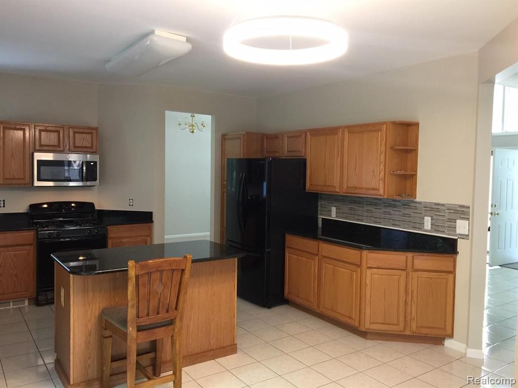 709 Lake Ridge Road Rochester Hills, MI 48307 - Photo 8 of 20