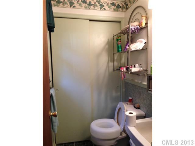 832 Tilden Road, Unit 2 Charlotte, NC 28214 - Photo 7 of 12 Gallery Image 7