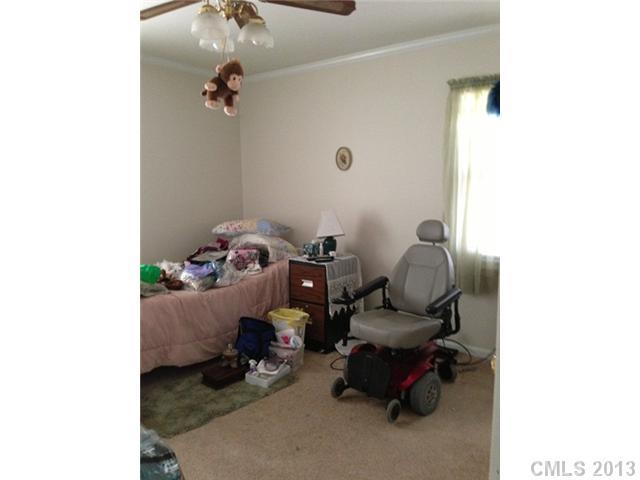 832 Tilden Road, Unit 2 Charlotte, NC 28214 - Photo 8 of 12 Gallery Image 8