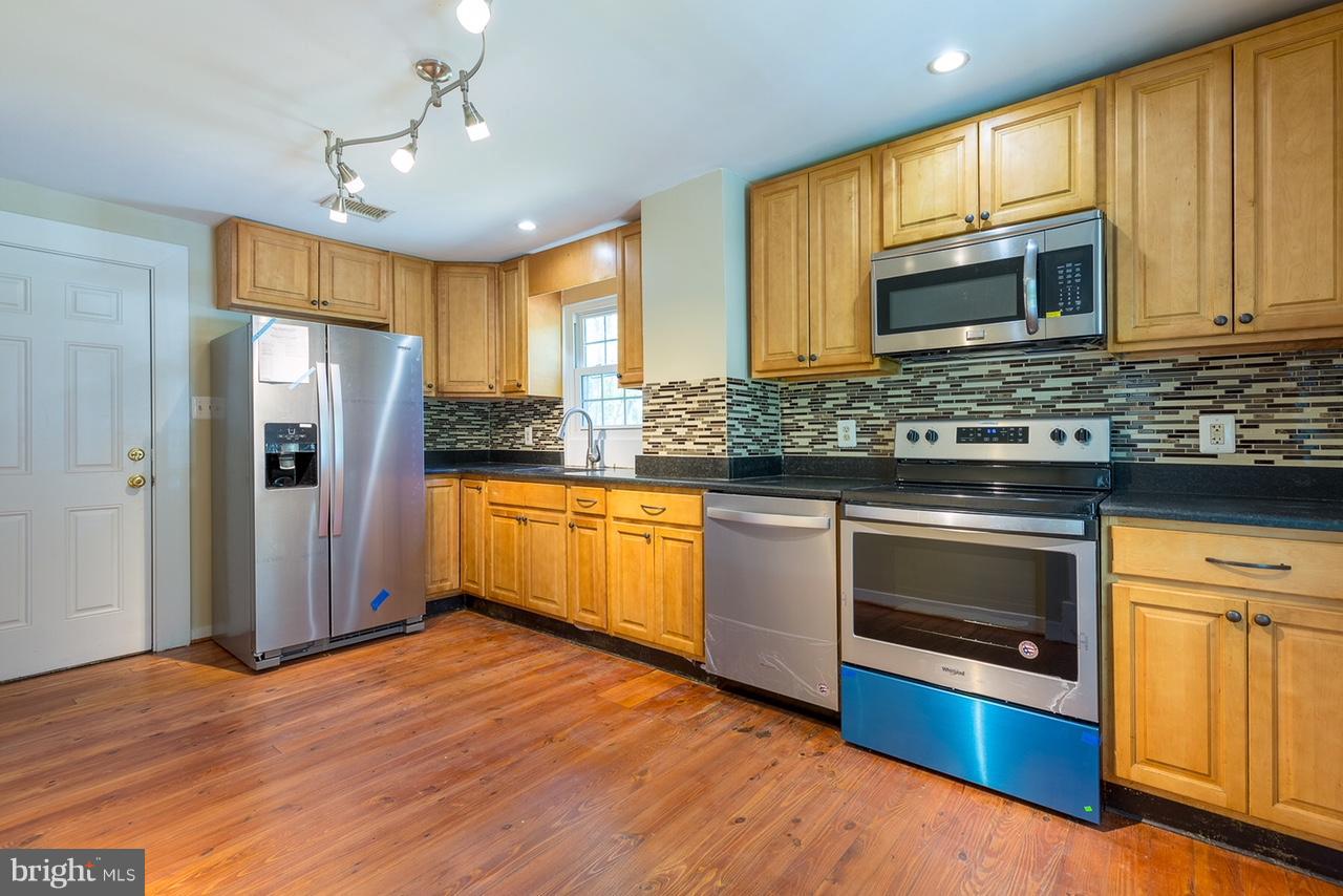 18640 Jerusalem Church Road Poolesville, MD 20837 - Photo 4 of 21 Kitchen