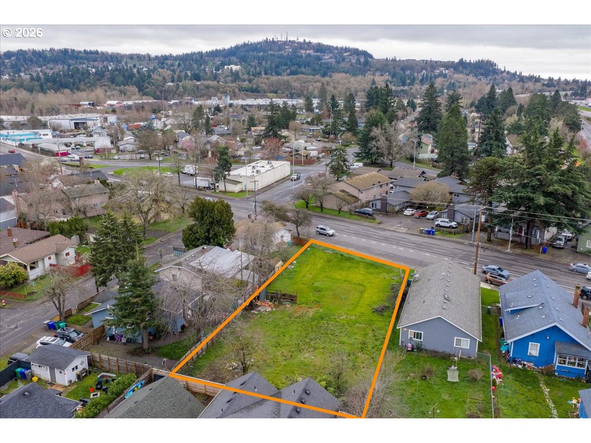 9639 Southeast Foster Road Portland, OR 97266 - Photo 5 of 13