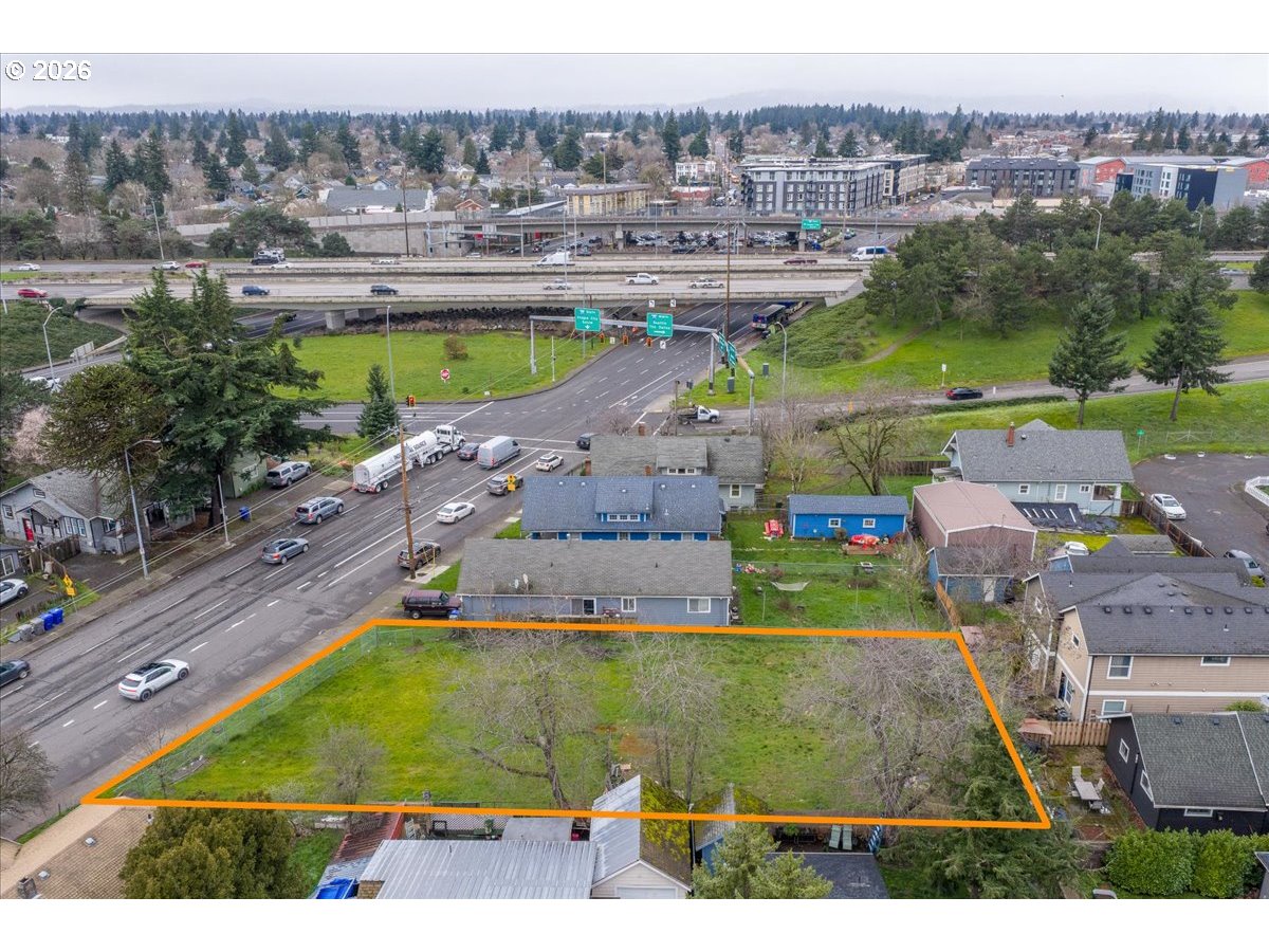 9639 Southeast Foster Road Portland, OR 97266 - Photo 8 of 13