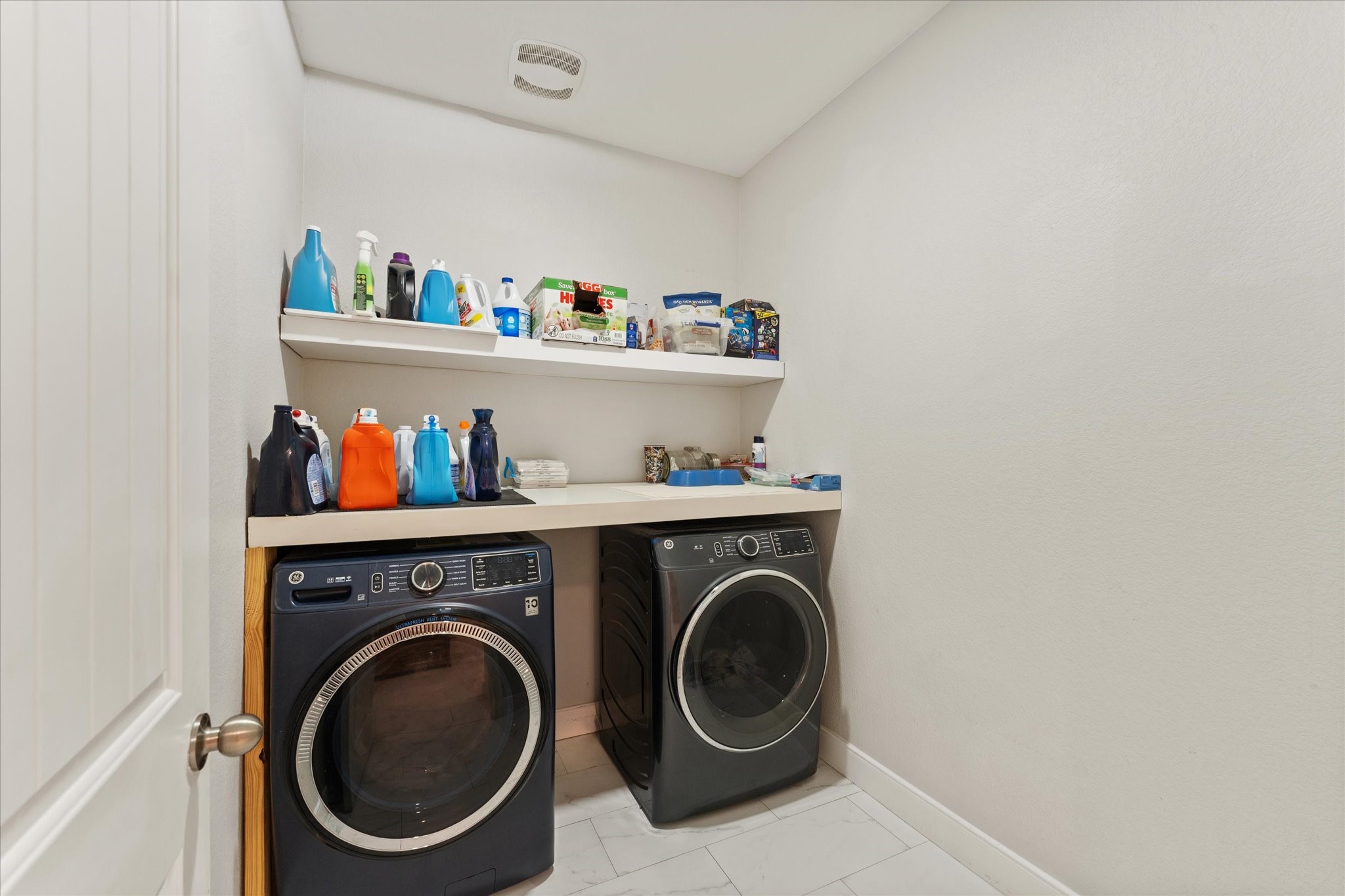 1706 Elmside Court Conroe, TX 77301 - Photo 14 of 37 You'll love this oversized laundry room.