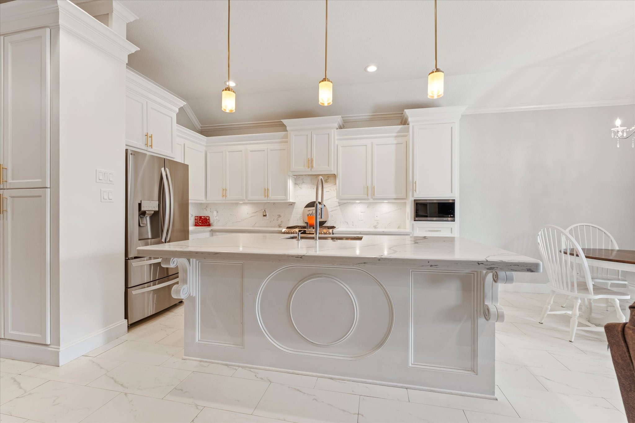 1706 Elmside Court Conroe, TX 77301 - Photo 15 of 37 This stunning kitchen offers beautiful tilework and custom finishes throughout.