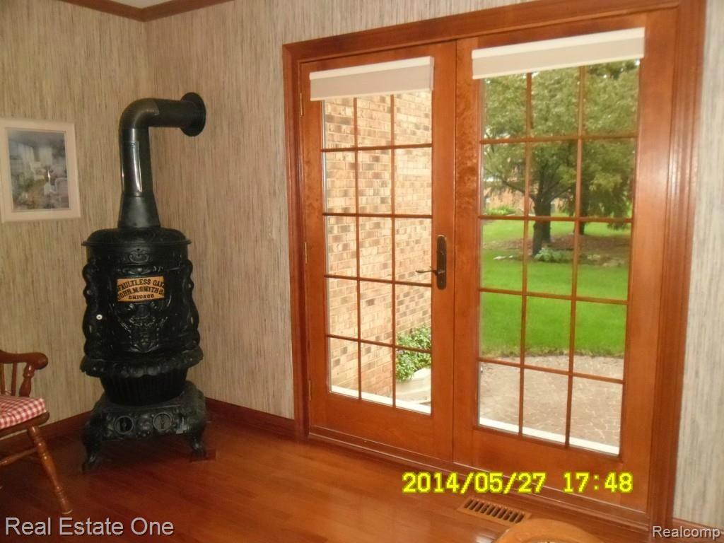 2788 Winter Park Road Rochester, MI 48309 - Photo 13 of 46 Office Fence Doors to backyard