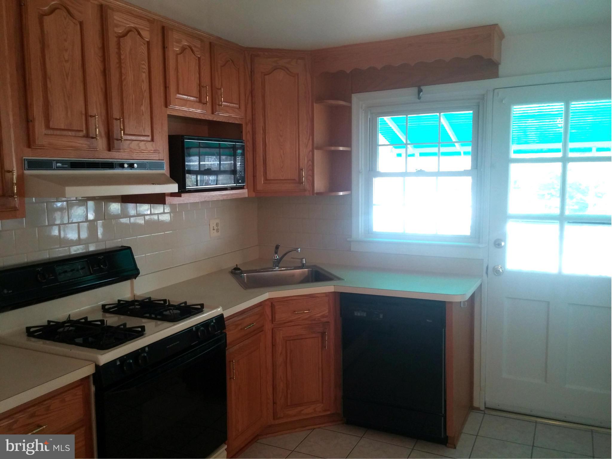 8505 Pleasant Plains Road Baltimore, MD 21286 - Photo 2 of 26 Kitchen