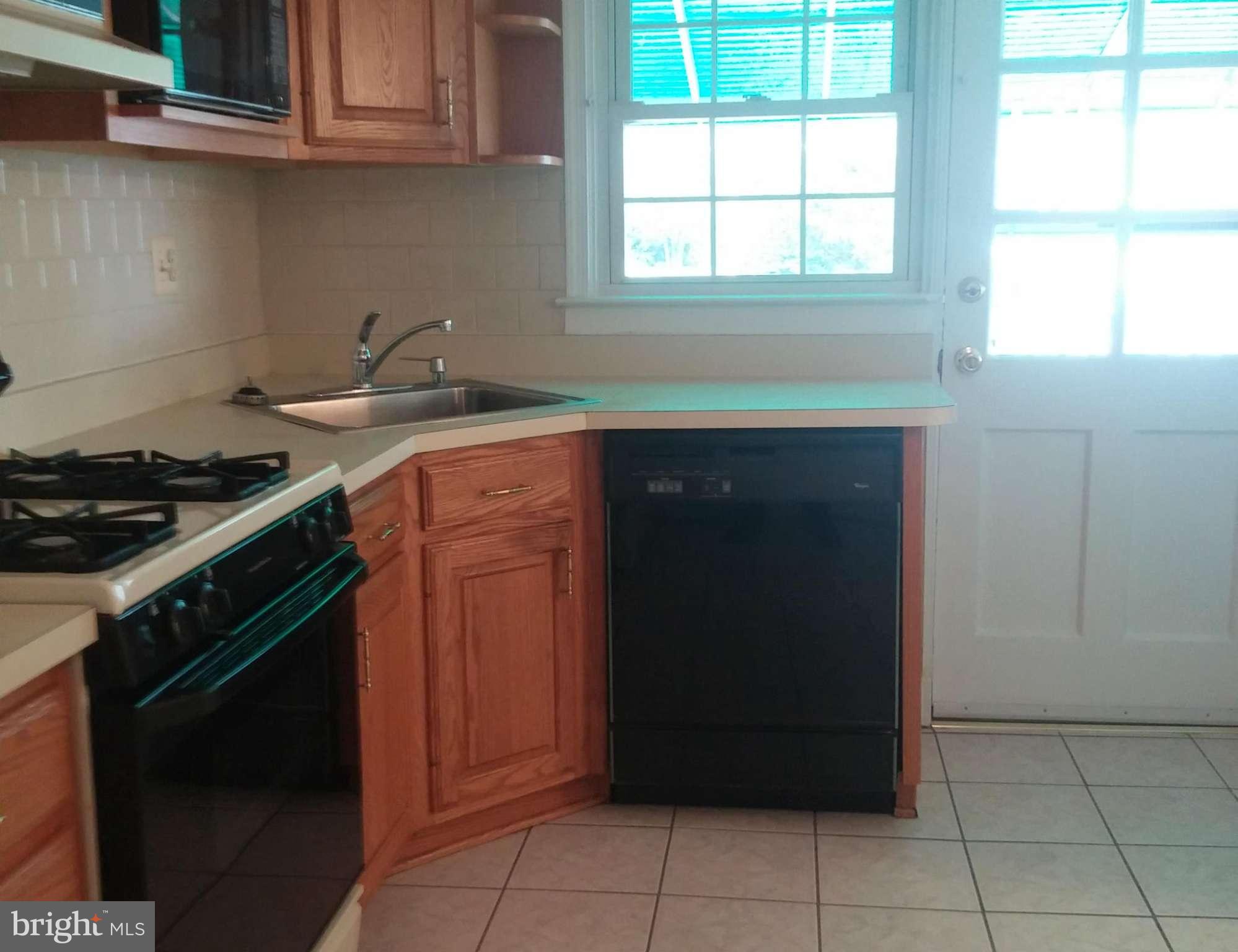 8505 Pleasant Plains Road Baltimore, MD 21286 - Photo 4 of 26 Kitchen
