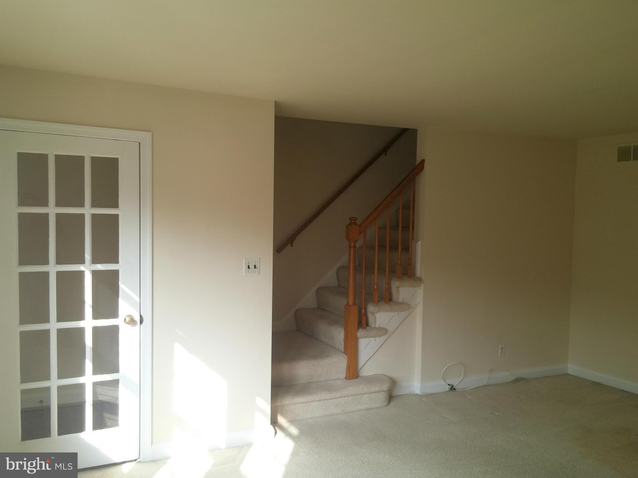 8505 Pleasant Plains Road Baltimore, MD 21286 - Photo 5 of 26 Living Room