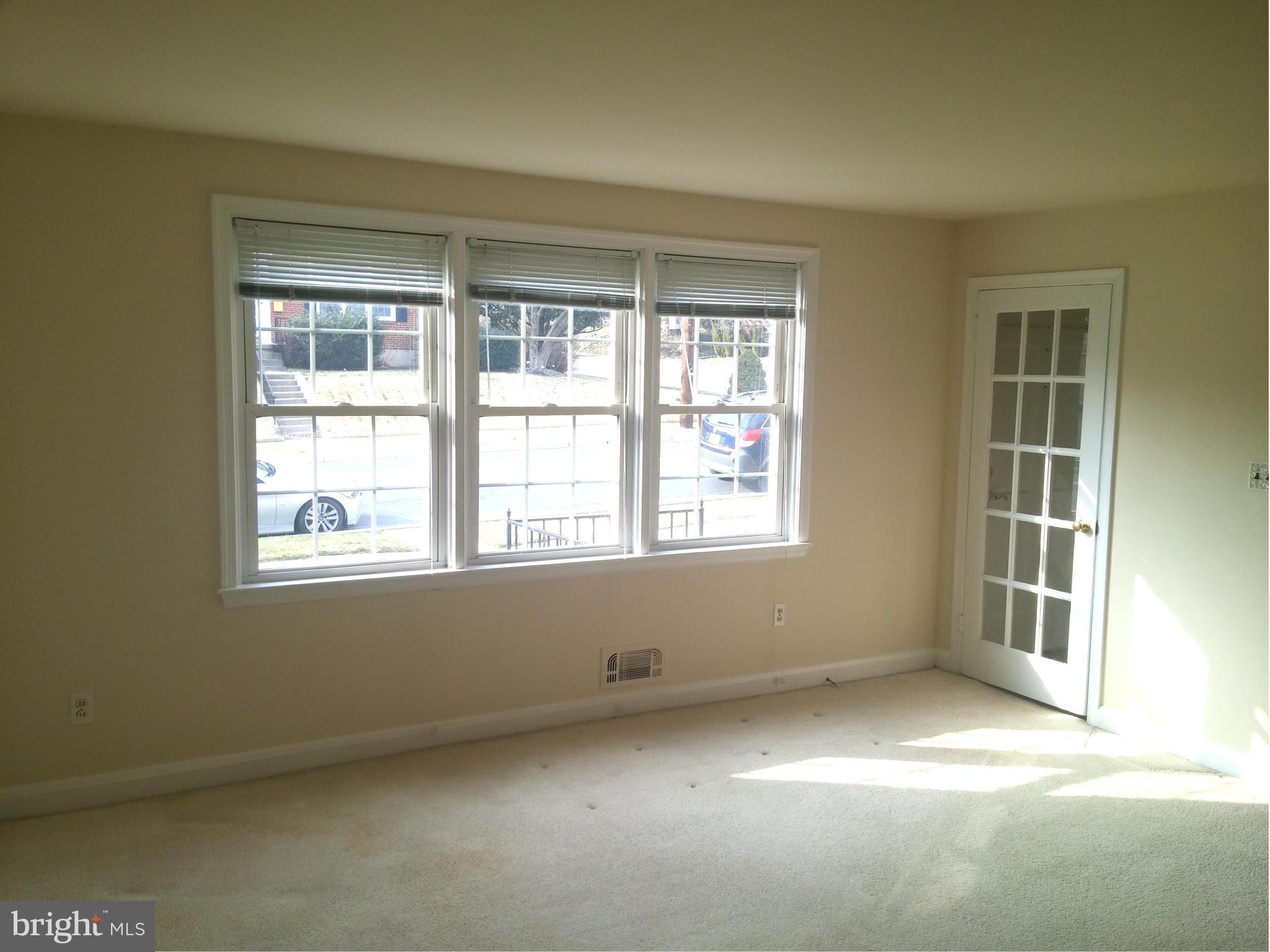 8505 Pleasant Plains Road Baltimore, MD 21286 - Photo 6 of 26 Living Room
