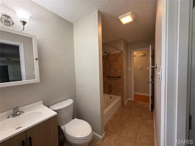 $163,000 | 204 Northmoor Drive, Jerseyville, IL 62052