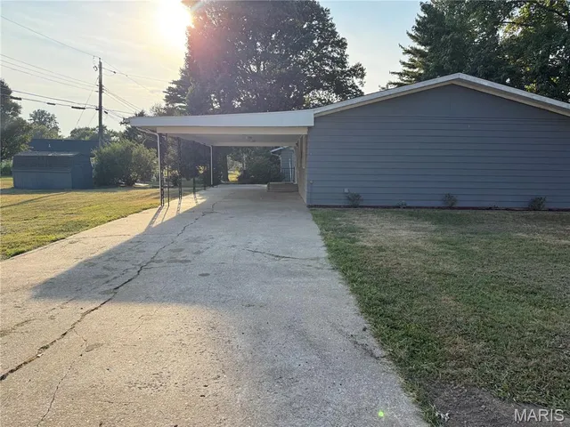 $163,000 | 204 Northmoor Drive, Jerseyville, IL 62052