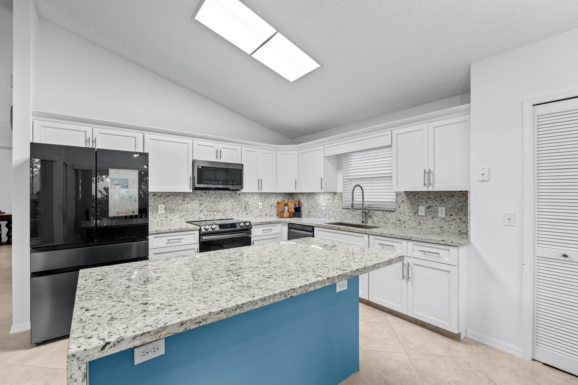 212 Trails End Greenacres, FL 33413 - Photo 14 of 47 A7401596-tv