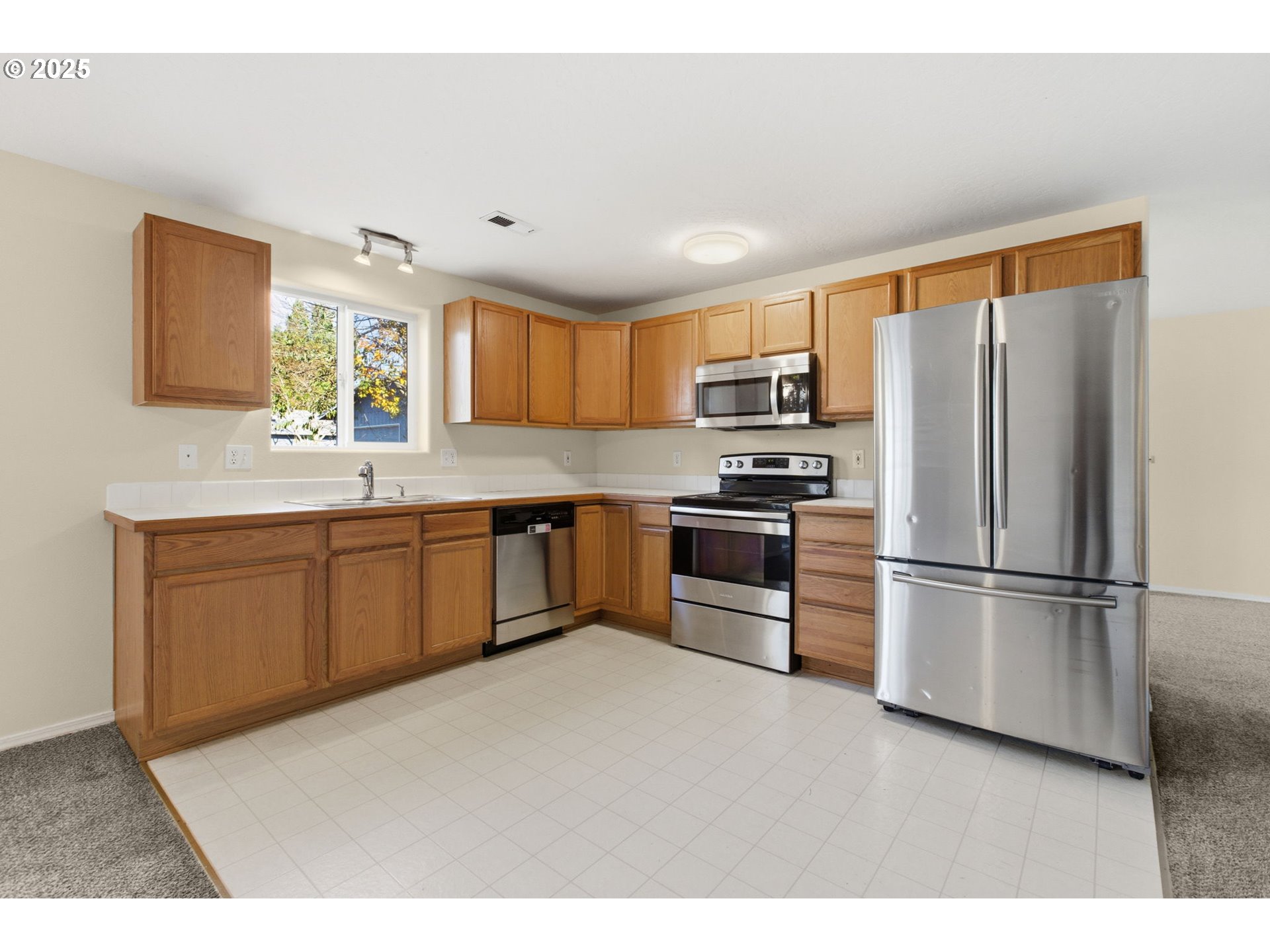 3818 Longridge Drive Springfield, OR 97478 - Photo 19 of 42