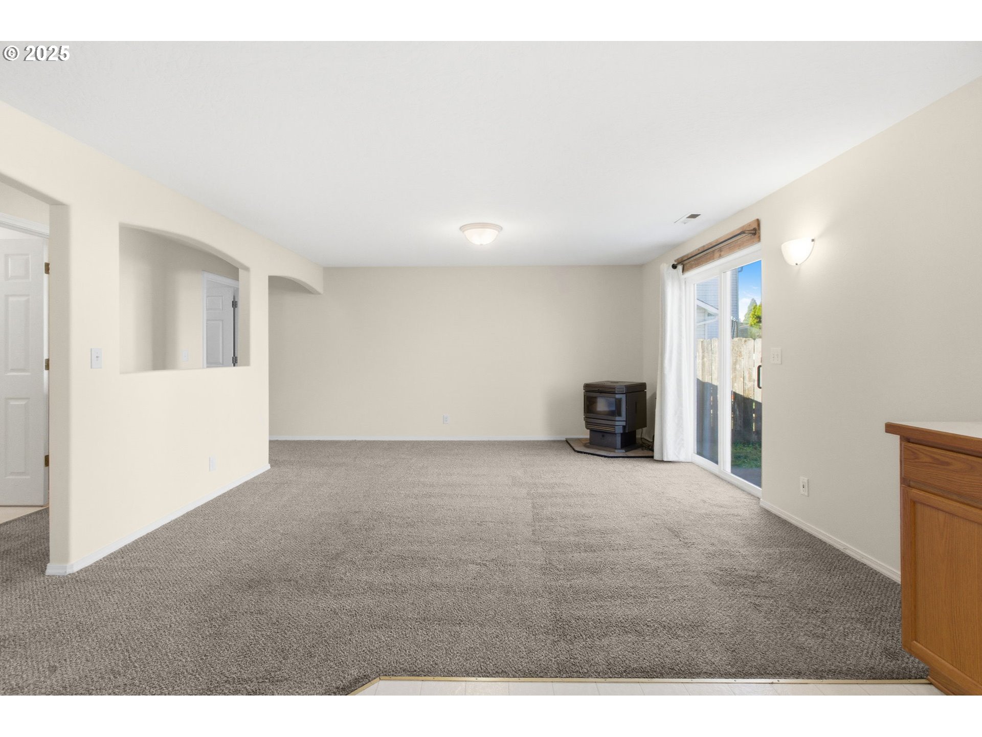 3818 Longridge Drive Springfield, OR 97478 - Photo 3 of 42