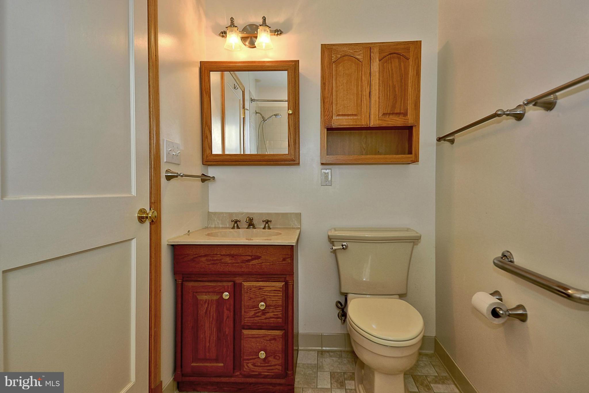 10501 Cascade Place Silver Spring, MD 20902 - Photo 13 of 28 Bath (Master)