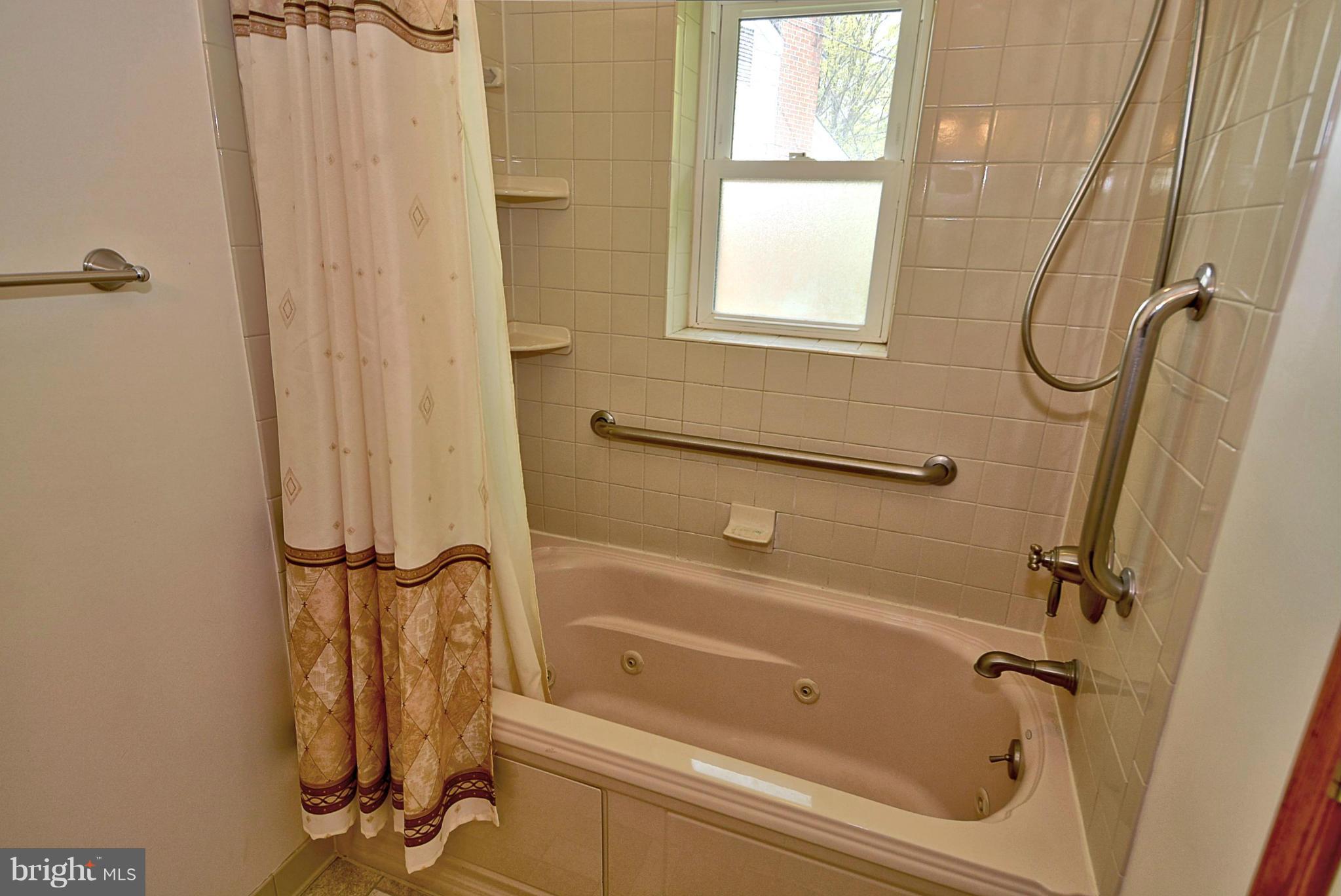 10501 Cascade Place Silver Spring, MD 20902 - Photo 14 of 28 Bath (Master)