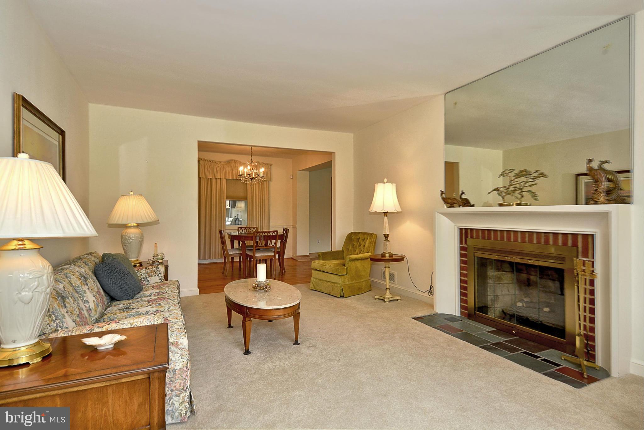 10501 Cascade Place Silver Spring, MD 20902 - Photo 4 of 28 Living Room