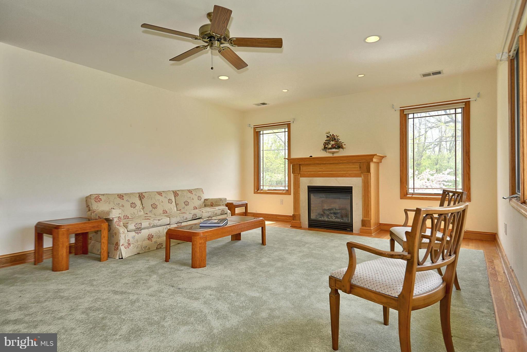 10501 Cascade Place Silver Spring, MD 20902 - Photo 7 of 28 Family Room
