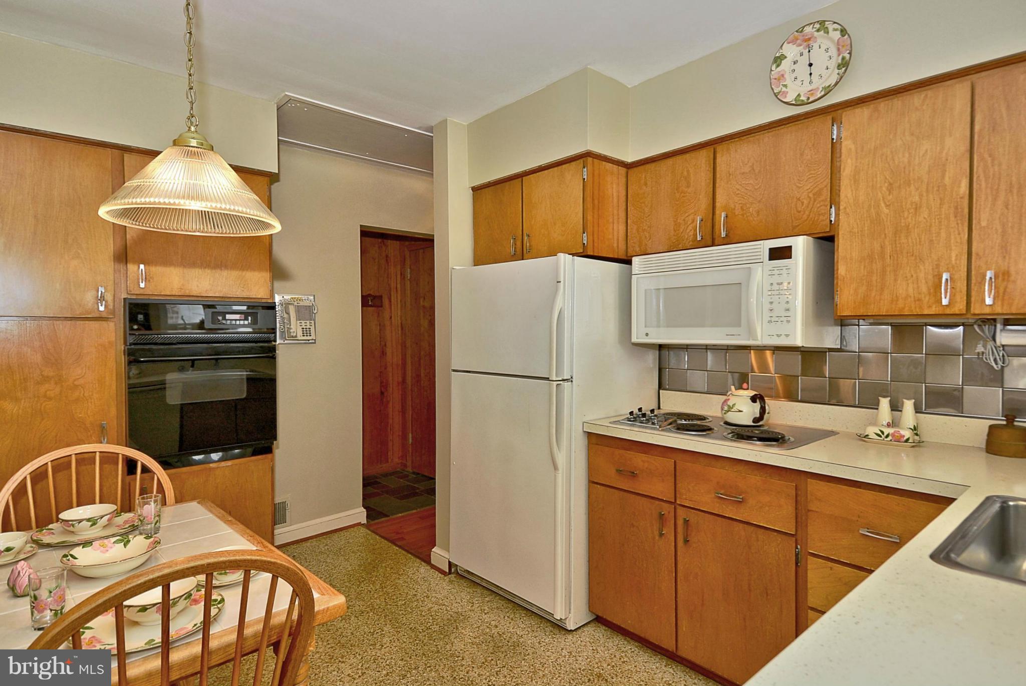 10501 Cascade Place Silver Spring, MD 20902 - Photo 8 of 28 Kitchen