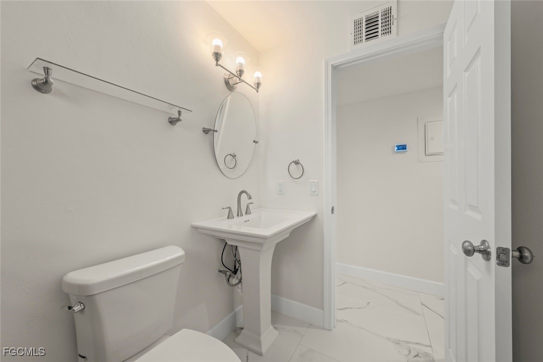 561 Periwinkle Way, Unit E4 Sanibel, FL 33957 - Photo 25 of 32