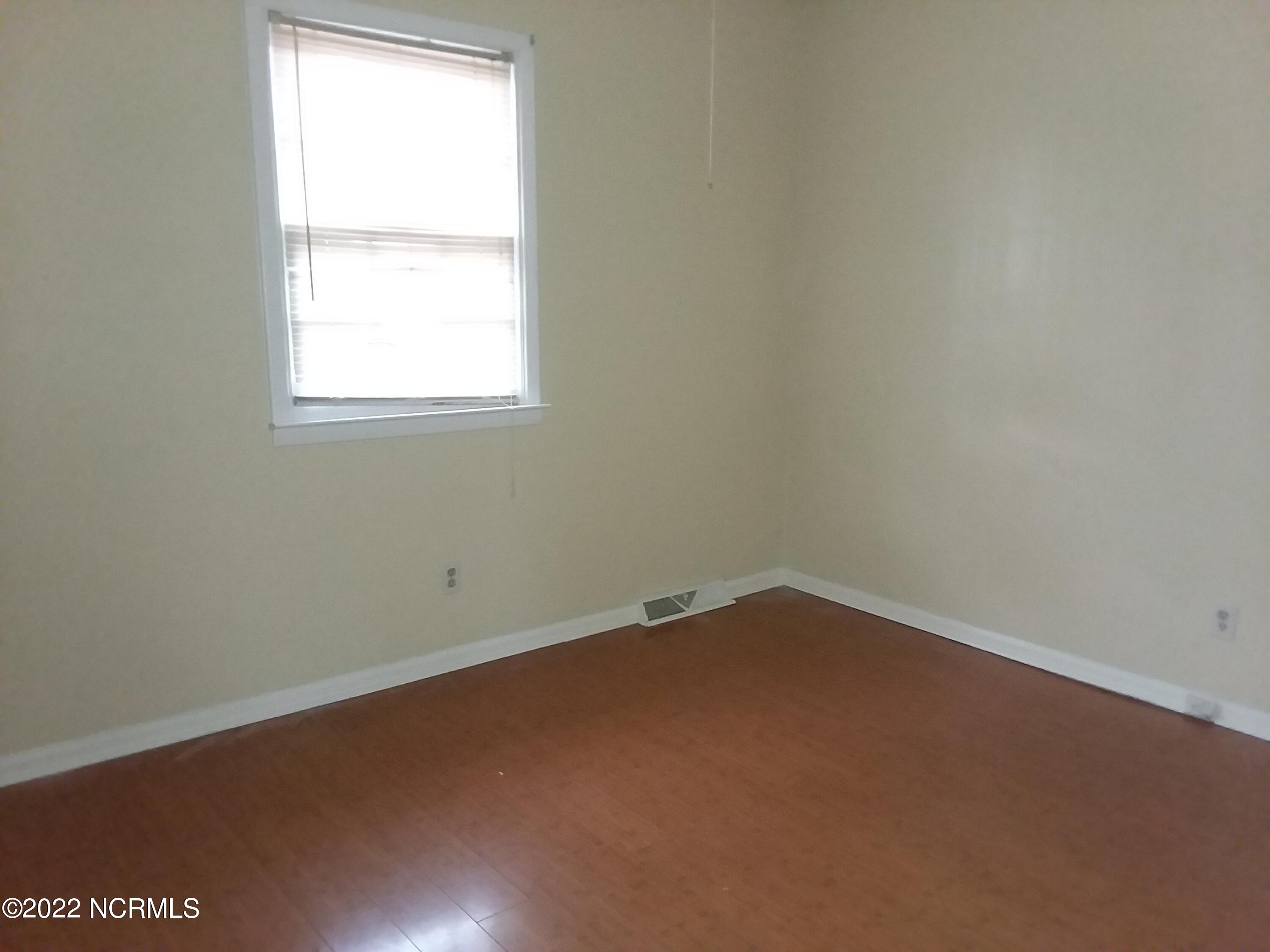 1205 Lockwood Road Kinston, NC 28501 - Photo 12 of 14 Middle Bedroom