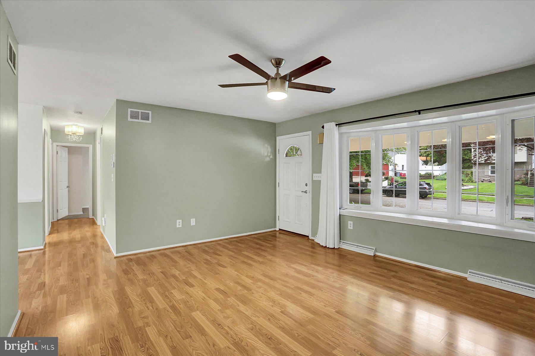 424 Lamp Post Lane Camp Hill, PA 17011 - Photo 3 of 32 Gallery Image 3