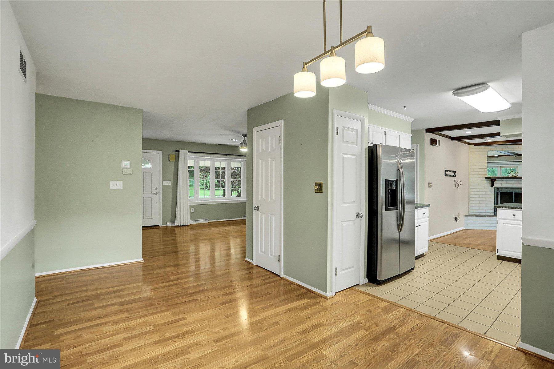 424 Lamp Post Lane Camp Hill, PA 17011 - Photo 4 of 32 Gallery Image 4