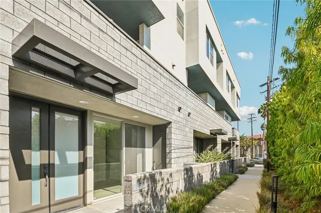 en empty room with wooden floor and windows