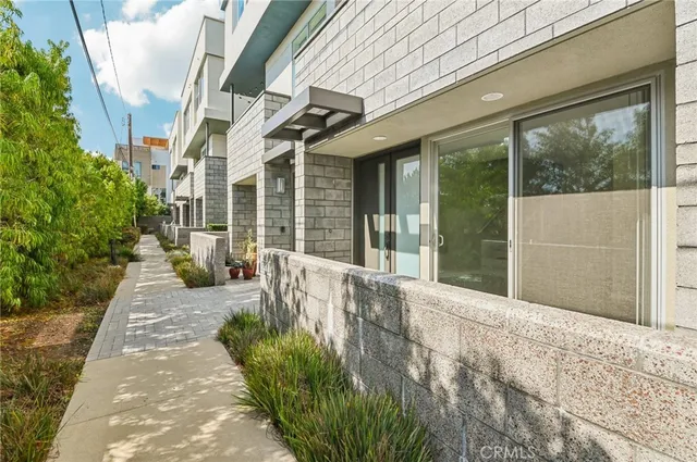 $1,450,000 | 639 Channel Way, Costa Mesa, CA 92627