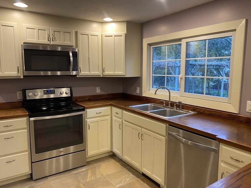 57 Bigelow Road Lancaster, MA 01523 - Photo 6 of 40