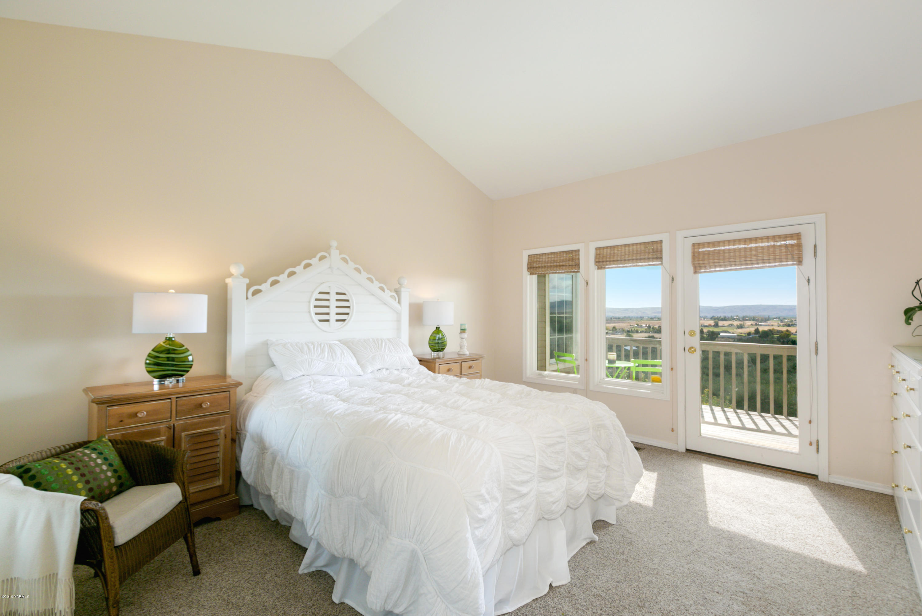 14771 Summitview Ext Road Yakima, WA 98908 - Photo 19 of 45 a bedroom with a bed and a large window