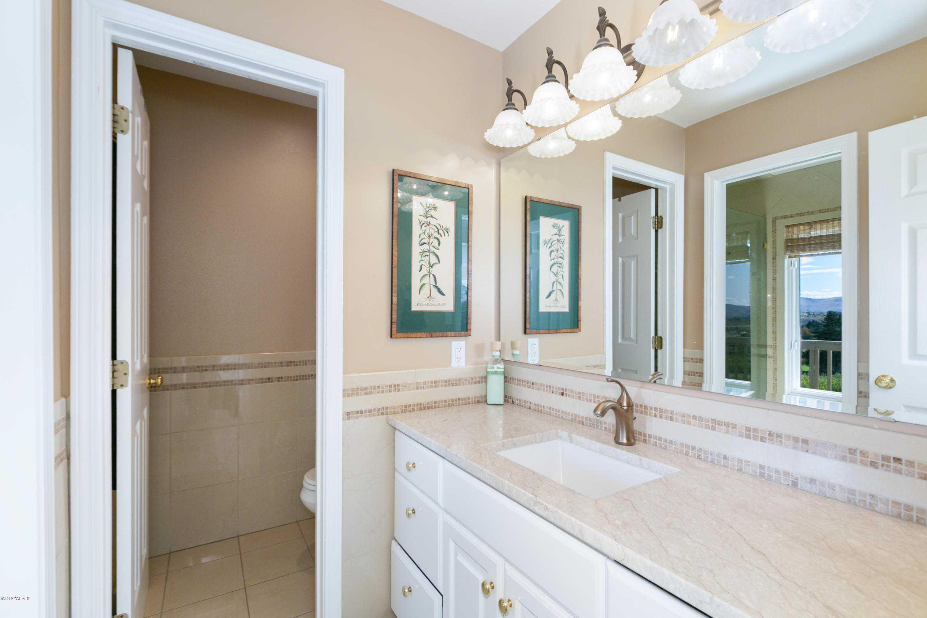 14771 Summitview Ext Road Yakima, WA 98908 - Photo 20 of 45 a bathroom with a sink vanity and a mirror
