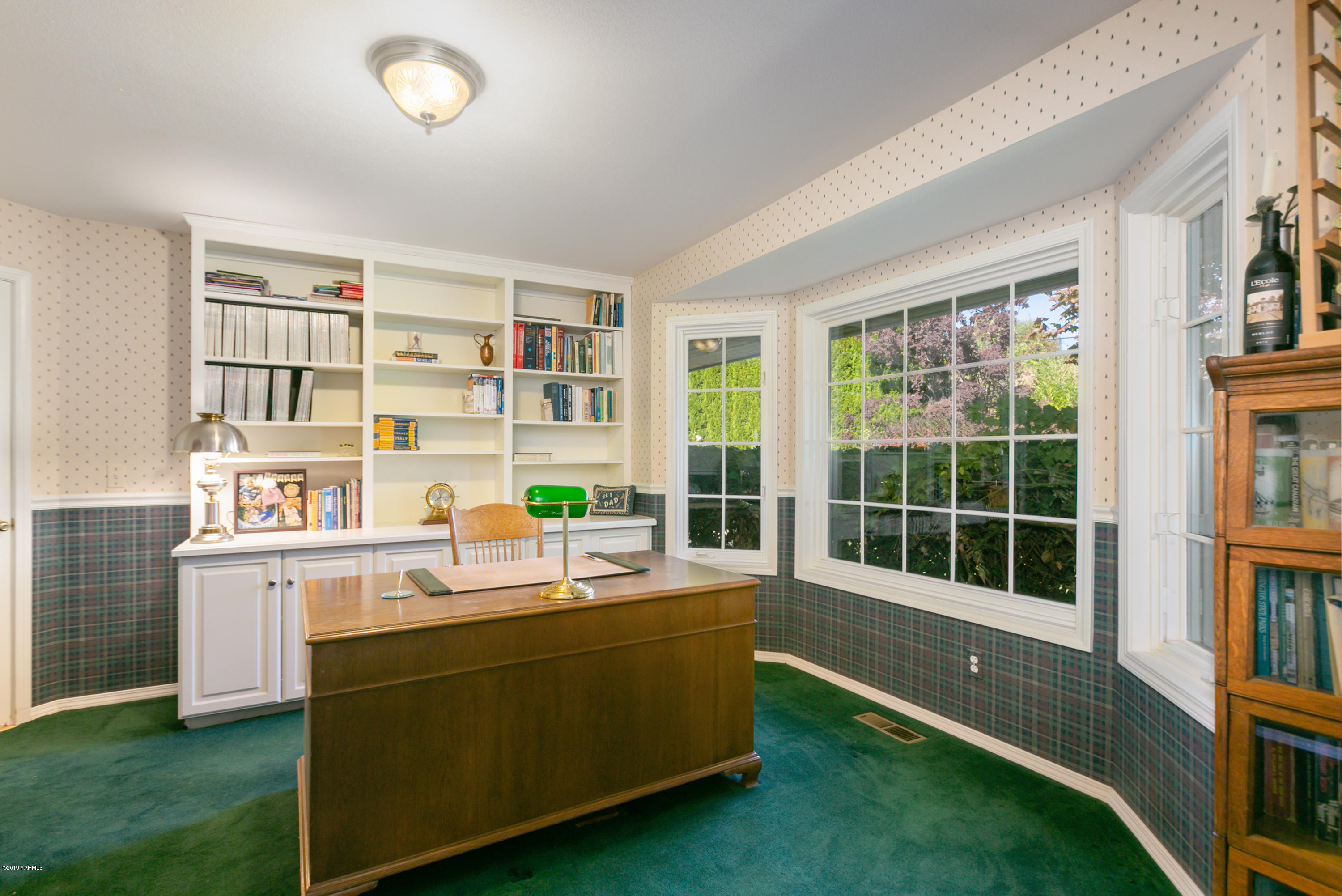 14771 Summitview Ext Road Yakima, WA 98908 - Photo 23 of 45 a room with furniture and a window