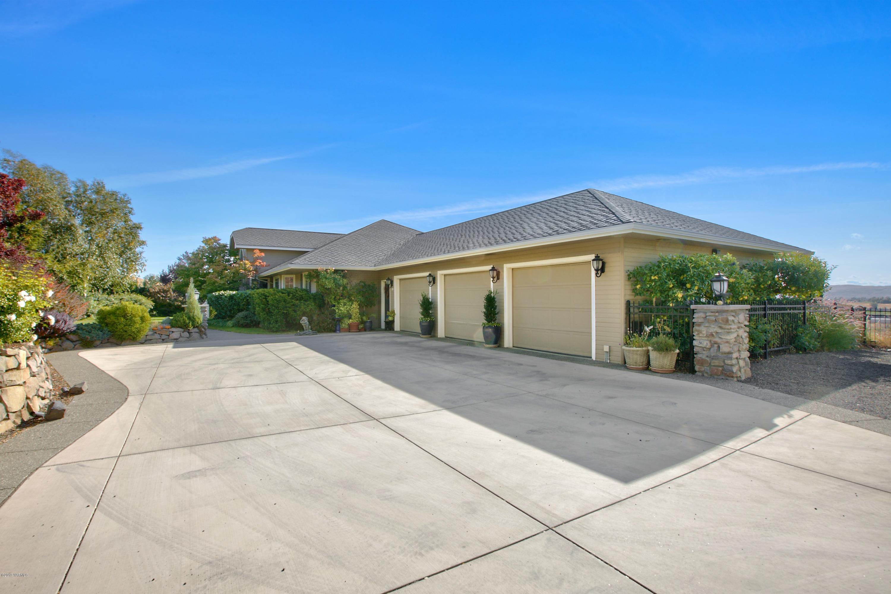 14771 Summitview Ext Road Yakima, WA 98908 - Photo 32 of 45 a view of a house with a yard and large tree